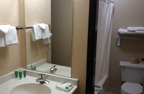 Puget Hotel | Lavissh Inn & Suites