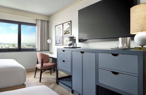 Los Angeles Hotel | LAX Comfort for Families | Pet-Friendly, Shuttle, Pool, Close to Attractions