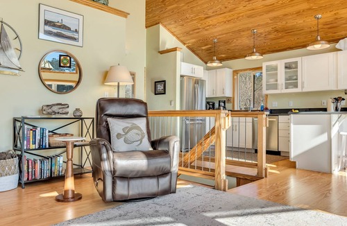 Neahkahnie Beach House | Legasea on the Pond by Manzanita Beach Getaway: Dog-Friendly, Scenic Views
