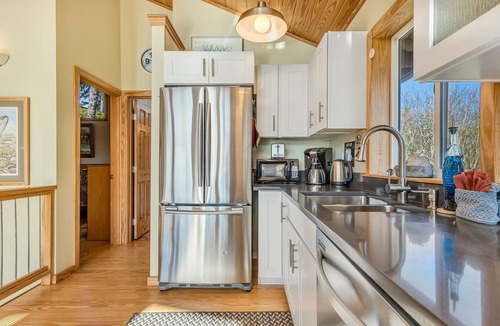 Neahkahnie Beach House | Legasea on the Pond by Manzanita Beach Getaway: Dog-Friendly, Scenic Views
