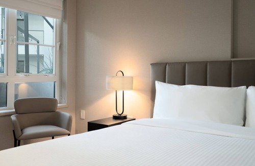 Melrose Hotel | Level Hollywood- Modern One Bedroom Suite In Hollywood