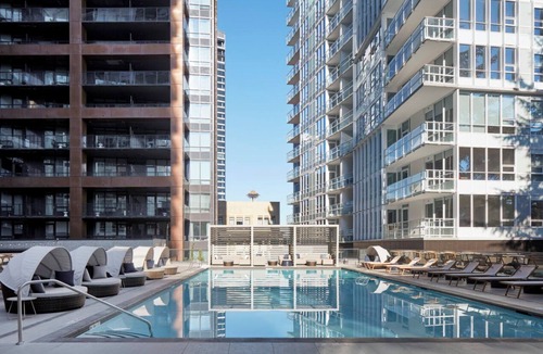 South Lake Union Hotel | Level Seattle- One Bedroom Suite ADA