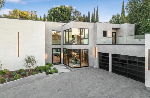 Sherman Oaks Villa | Levitt Lane