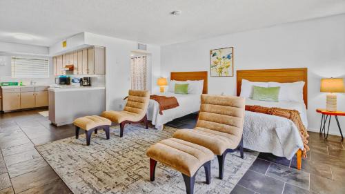 Desert Hot Springs Hotel | Lido Palms Resort and Spa
