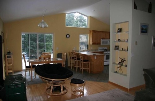North Upper Truckee House | Light filled Mountain Retreat. Permit# 074522