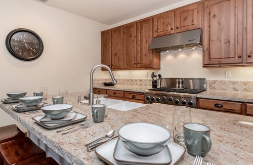 Mammoth Lakes House | Light-filled Townhome with Amazing Mountain Views!
