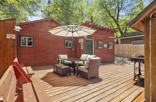 Big Bear Lake House | Lily's Bear Cabin -Adorable Downtown Retreat Cottage
