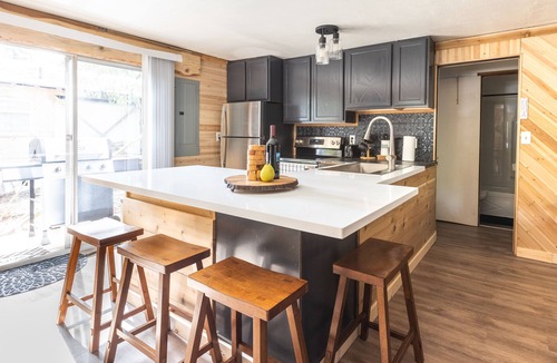 Packwood Cabin | Little Elk Cabin ~ Hot Tub, Ski, Relax!