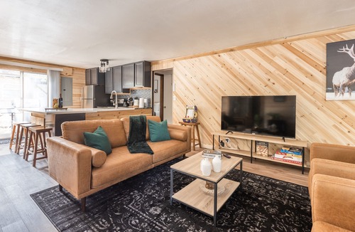 Packwood Cabin | Little Elk Cabin ~ Hot Tub, Ski, Relax!