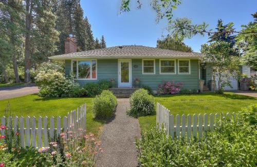 Hood River House | Living Color Cottage