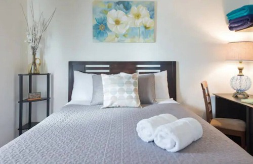 East Village House | Location! Long Beach Bungalow Urban Area