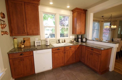 Walla Walla East House | Locust St Cottage · Locust, Close to Town & Campus, Super Charming
