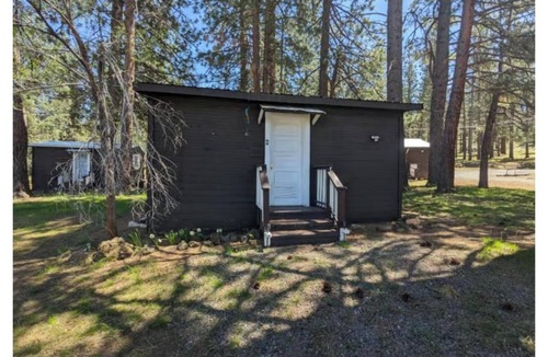 Tulelake Cabin | Lodging 1, Queen, full kitchen with necessities and hot water