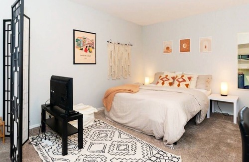 Greenwood Apartment | Loftium | Stylish Greenwood Guest Suite ★