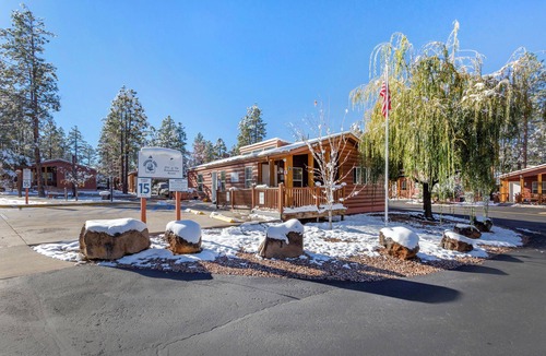 Pinetop Apartment | Log Cabin Accommodations Surrounded by Nature, On-Site Activities, Free Parking