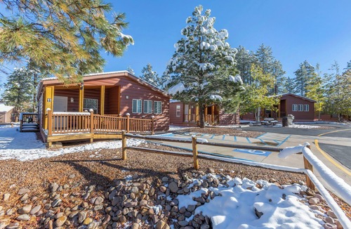 Pinetop Apartment | Log Cabin Accommodations Surrounded by Nature, On-Site Activities, Free Parking