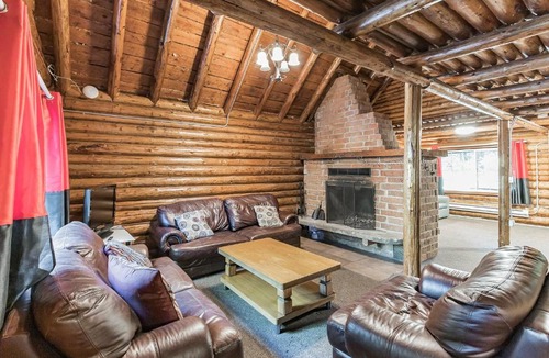 Ashford House | Log Cabin at Rainier Lodge - 0,4 m from entrance cabin