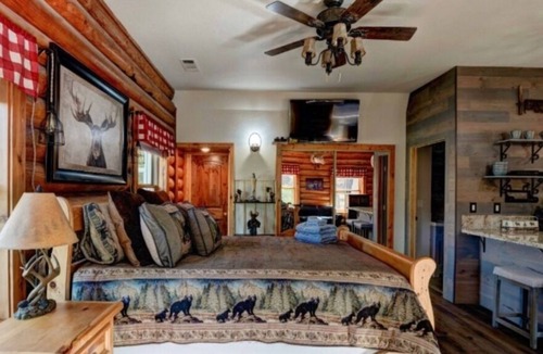 Shasta Lake Apartment | Log Cabin in Redding, CA *Great Reviews*