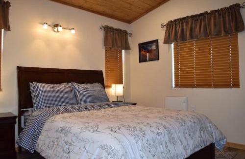 Cannonville House | Log Cottages at Bryce Canyon #3