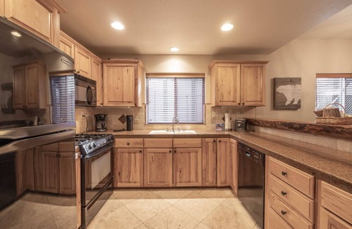 Summit Estates Cabin | Log Haus|Rustic Log Cabin steps to Snow Summit!