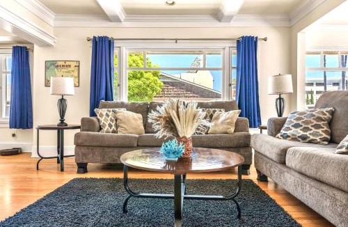 Alamitos Beach Apartment | Long Beach 2BR and 1BA Charming Condo Near Alamitos Beach, Marina, Cafes & Shops