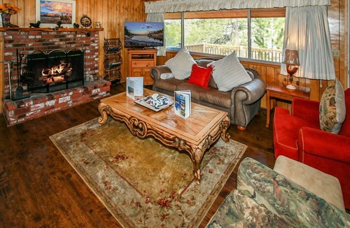 Whispering Forest House | Lookout Mountain - FREE Bike/Kayak Rental! 2BR/1BA/WiFi/Roku/Netflix/Forest Views