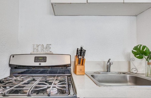 Los Angeles Apartment | Los Angeles Apartment w/Patio, 4 Mi to Downtown!