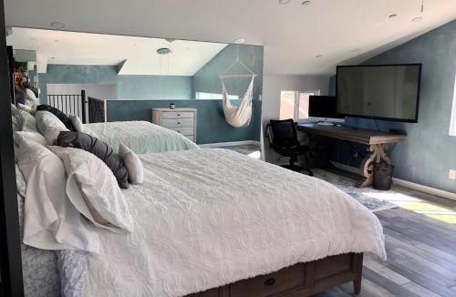 Bay Park House | LOVE SHACK on private canyon, minutes to the Beach