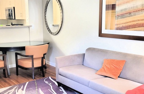Fullerton Apartment | Lovely 1 Bedroom Apartment at Fullerton