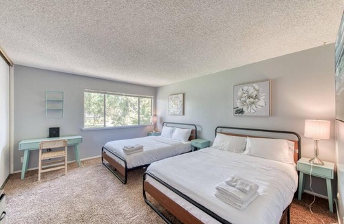 Raisin Apartment | Lovely 2 bedroom condo in quiet location