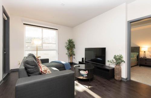 Historic Core Apartment | Lovely 3BR Apt With Balcony And Rooftop Pool Plus Views
