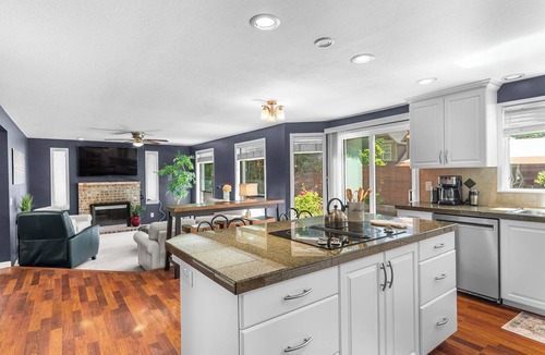 Bethany House | Lovely 4-bedroom house with AC in charming Beaverton
