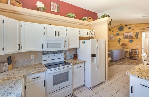 Sunridge Estates House | Lovely Bullhead City Retreat w/Pool and Hot Tub