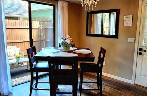 Flagstaff House | Lovely Downtown Condo, Walk to Historic Downtown!