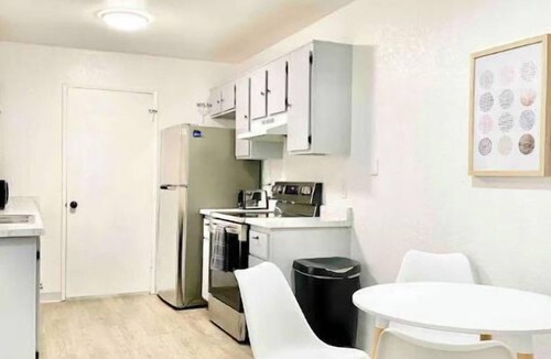 Las Vegas Condo | Lovely Furnished Condo w/Parking $1900/month