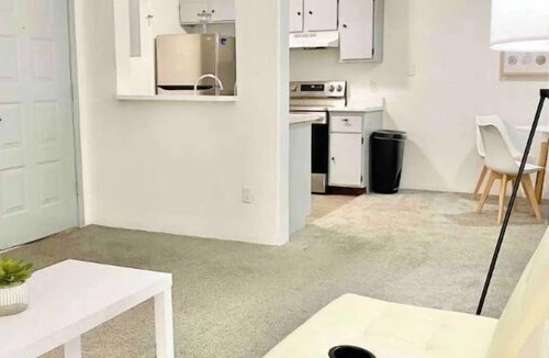 Las Vegas Condo | Lovely Furnished Condo w/Parking $1900/month