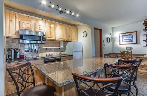 Bend Condo | Lovely Second Floor Seventh Mountain Resort Condo DCCA#076
