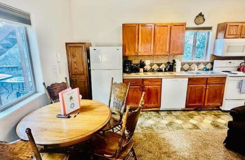 Yosemite West Apartment | Lower Unit-Yosemite Woods-Inside Yosemite
