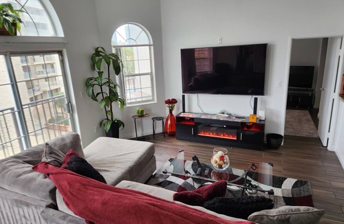 Winchester Apartment | Lrg 2 bd/2bth near strip/convention ctr.