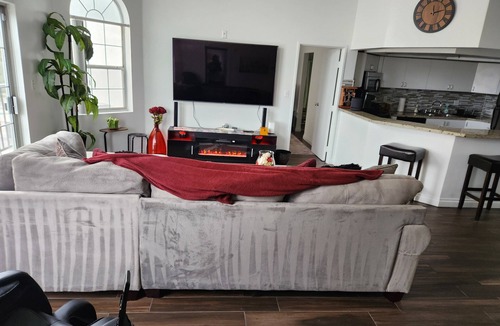 Winchester Apartment | Lrg 2 bd/2bth near strip/convention ctr.