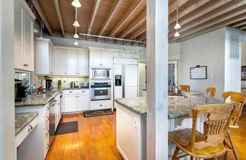 Groveland Villa | Luminous Secluded Villa with Pool Table and Spa Bath in Groveland, California