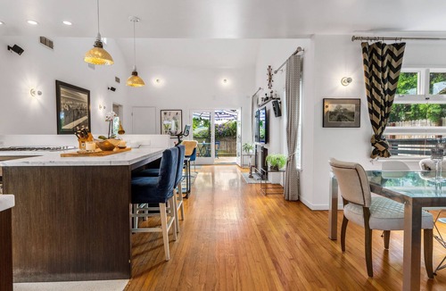 Mar Vista House | Lux 4Bdrm Romantic Wst LA Zen Home w Pool & Lounge