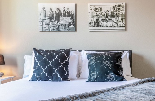Morena Apartment | Lux Apt by SeaWorld. Pool, Hot Tub, Gym, King Beds