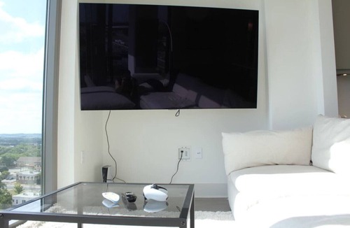 Swede Hill Apartment | Lux, Spacious 2B Penthouse w/Stunning Views