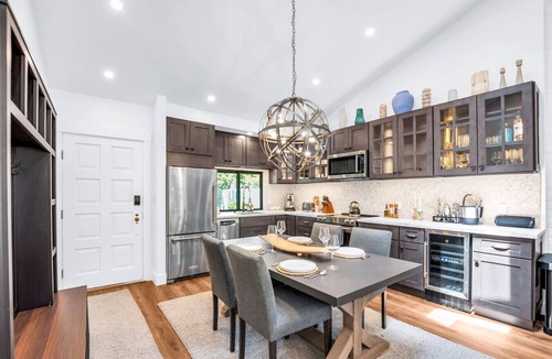 Napa House | Luxe Condo with Scenic Golf Views + BBQ + Fire Pit