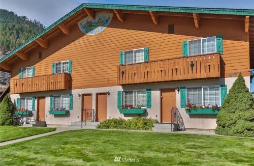 Downtown Leavenworth House | Luxe Cottage Leavenworth