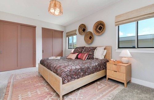 Point Loma Condo | Luxe Designer Condo, Top Floor, Dual Master, Walk to Harbor in Point Loma SD