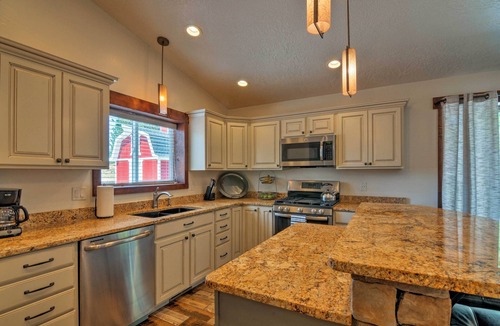 Bryce Canyon Cottage | Luxe Home ~ 2 Mi to Bryce Canyon National Park!