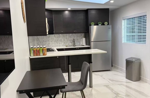North Fair Oaks House | Luxe Redwood City – Near 101 & Levis – 14 miles