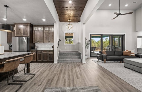 Zion National Park East Entrance Cabin | Luxe Stay at Ember Lodge, Zion
